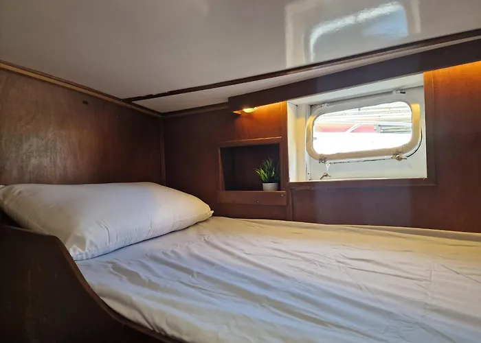 Classic Boat Hotel na wodzie *