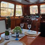 Classic Boat بوتيل
