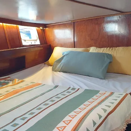 Hotel en barco Classic Boat Barcelona