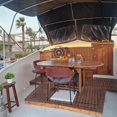 Hotel en barco Classic Boat Barcelona
