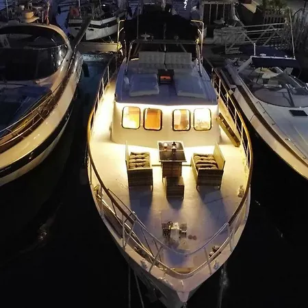 Hotel en barco Classic Boat