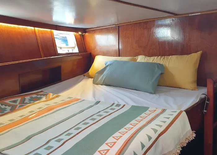 Botel Classic Boat Barcelona