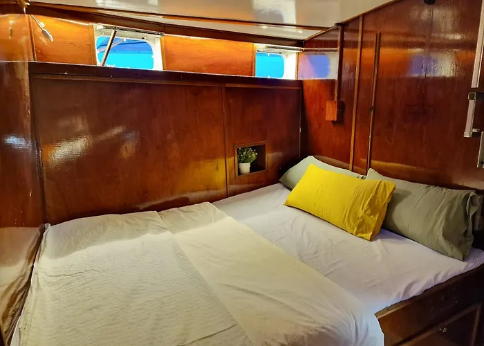 Botel Classic Boat